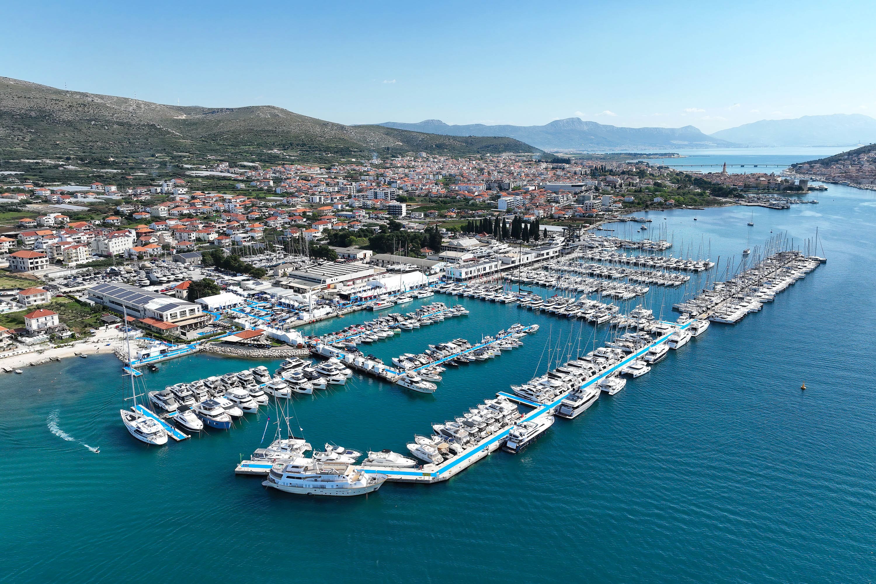 Trogir, Seget Donji, Konacvine